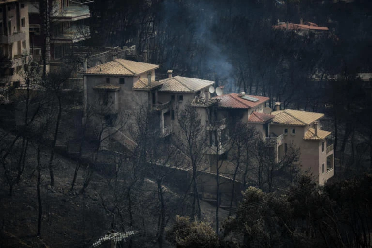 Φωτιά στην Αττική: Δείτε πόσες αιτήσεις για το επίδομα στους πυρόπληκτους υπεβλήθησαν την πρώτη μέρα